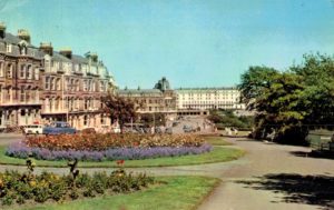 Scarborough Esplanade Postcard – South Cliff View, c.1960s