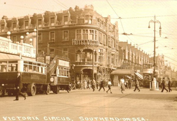 Victoria Circus Southend-on-Sea c.1930 Postcard