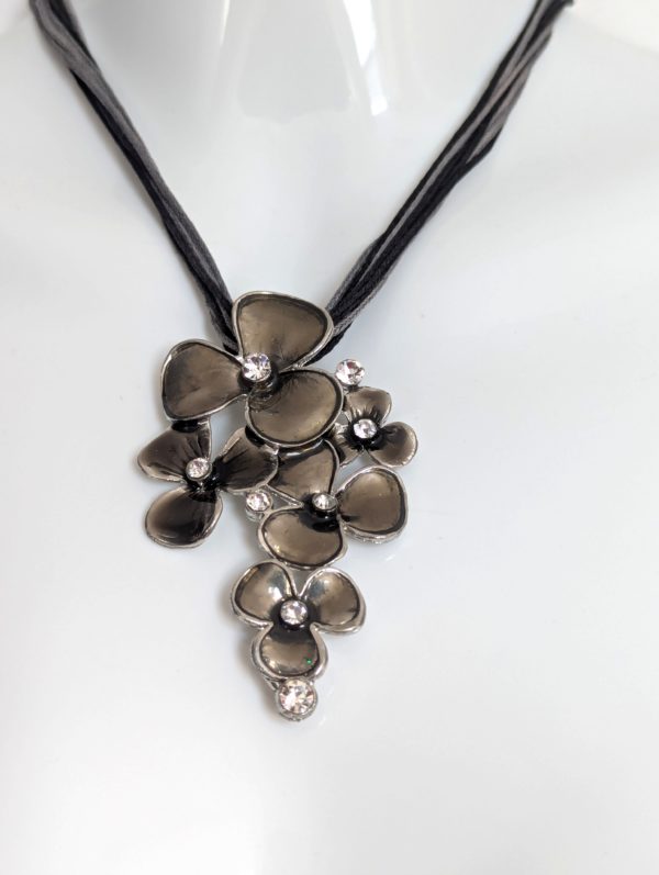 Jewel City Floral Statement Necklace – Gunmetal Flower Cluster