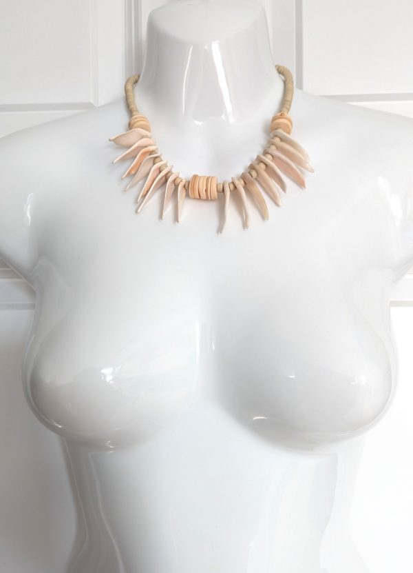 Vintage Coral Tone Shell Spike Necklace – Peach & Natural White Vintage Coral Tone Shell Spike Necklace – Peach & Natural White