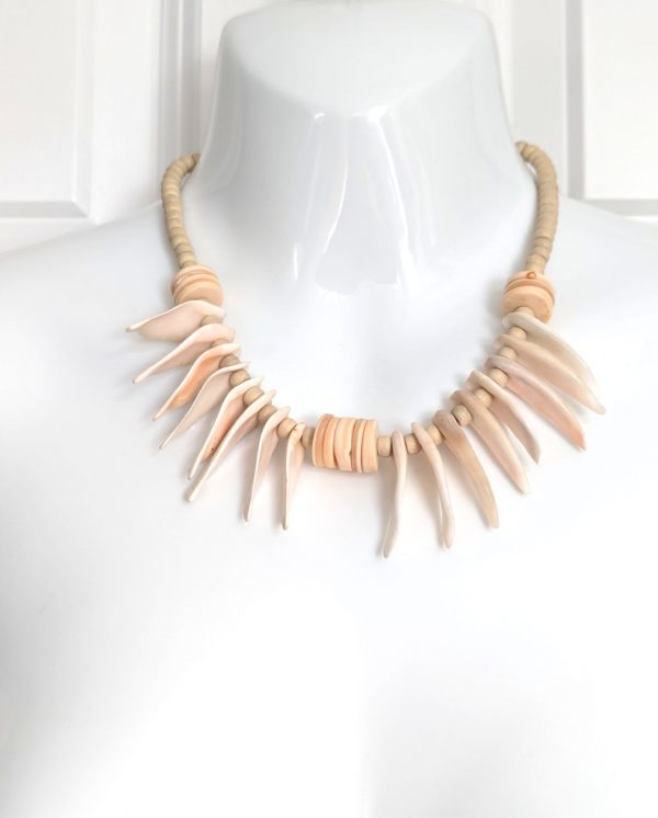Vintage Coral Tone Shell Spike Necklace – Peach & Natural White Vintage Coral Tone Shell Spike Necklace – Peach & Natural White