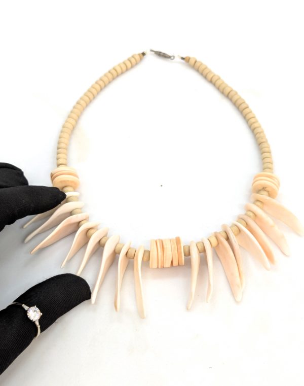 Vintage Coral Tone Shell Spike Necklace – Peach & Natural White Vintage Coral Tone Shell Spike Necklace – Peach & Natural White
