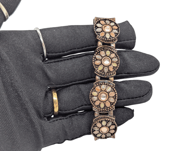 Vintage Bronze Floral Medallion Stretch Bracelet Vintage Bronze Floral Medallion Stretch Bracelet