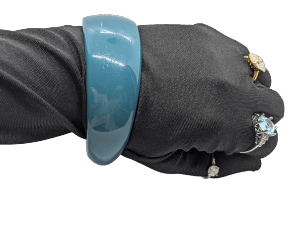 Vintage Teal Blue Lucite Bangle – Bold Mid-Century Minimalism Vintage Teal Blue Lucite Bangle – Bold Mid-Century Minimalism