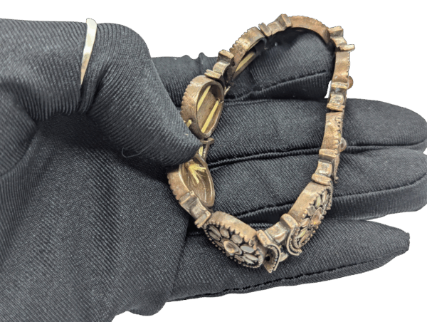 Vintage Bronze Floral Medallion Stretch Bracelet Vintage Bronze Floral Medallion Stretch Bracelet