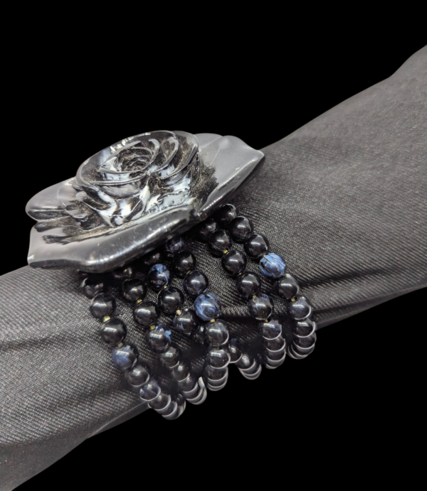 Vintage Black Beaded Stretch Bracelet with Acrylic Rose – Late 20th Century
