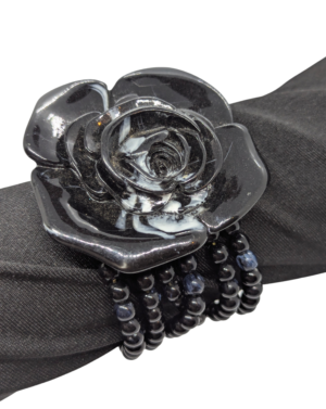 Vintage Black Beaded Stretch Bracelet with Acrylic Rose – Late 20th Century Vintage Black Beaded Stretch Bracelet with Acrylic Rose – Late 20th Century