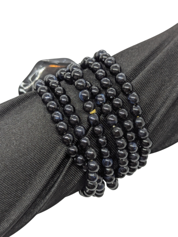 Vintage Black Beaded Stretch Bracelet with Acrylic Rose – Late 20th Century