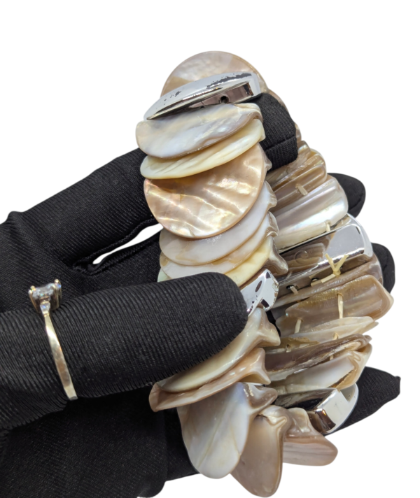 Pearlescent Beachy Disc Stretch Bracelet – Neutral Tones Pearlescent Beachy Disc Stretch Bracelet – Neutral Tones