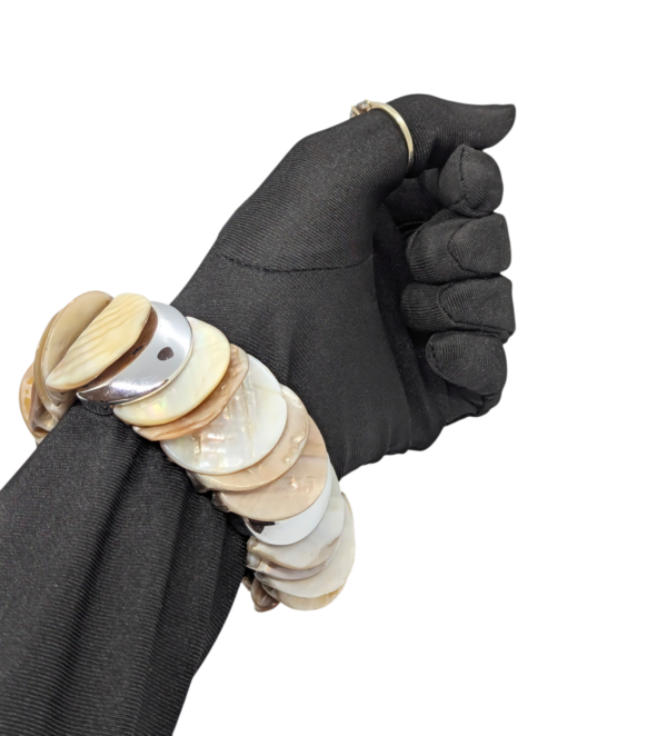 Pearlescent Beachy Disc Stretch Bracelet – Neutral Tones Pearlescent Beachy Disc Stretch Bracelet – Neutral Tones